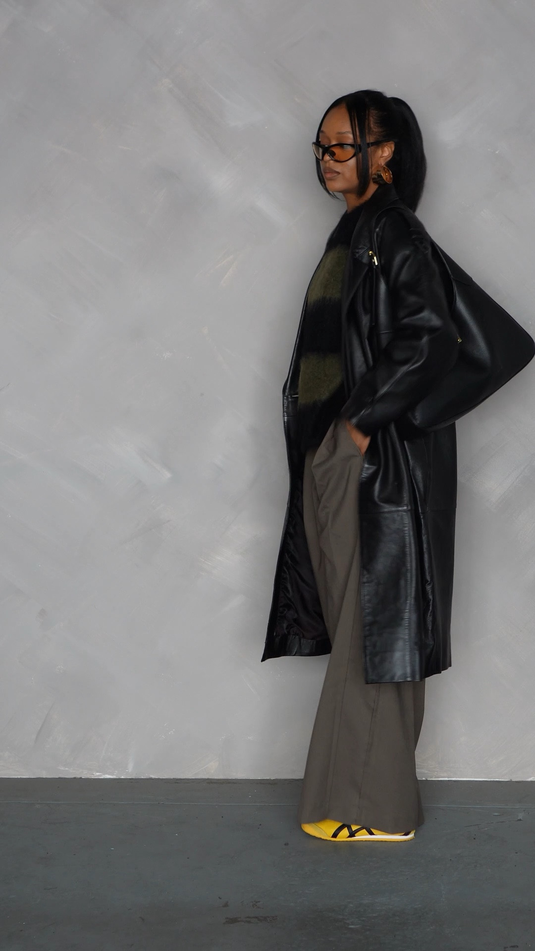 Leather trench was thrifted, linked  a similar handbag and another leather trench that I have and love to get the look.❤️