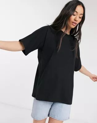 ASOS DESIGN – Schwarzes T-Shirt in Super Oversize-Passform mit Fledermausärmeln | ASOS DE