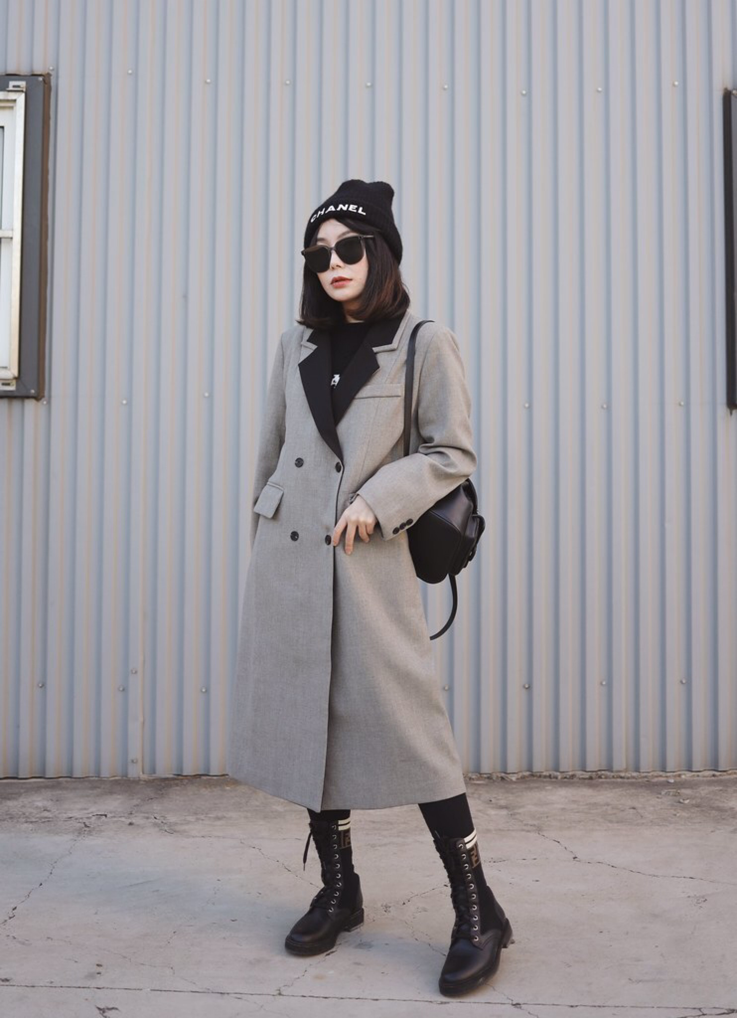 ♥  CONTRAST NOTCHED LAPEL LONGLINE COAT IN GREY，寬鬆風格的西裝長版外套，我穿XS，以前外套真的都好喜歡合身款，現在嘗試更多Oversized的感覺也很不錯。

♥ FENDI Rockoko，靴子是Fendi Rockoko 軍靴，因為後半部是襪套所以滿輕，我穿正常尺碼36剛好，24s價格已含稅免運。

♥  Prada Logo Intarsia Knit Sweater，Prada logo毛衣有30% cashmere，我穿IT38，算剛好合身小寬鬆。

♥  Gentle Monster My Ma 01 square-frame sunglasses，太陽眼鏡是熱門的Melody同款Gentle Monster My Ma。

♥  GENTLE MONSTER MY MA 01。灰色實際戴起來跟黑色真的沒什麼分別，我戴的就是灰色My Ma喔!
#LTKtaiwan #LTKasia

#LTKstyletip #LTKSale