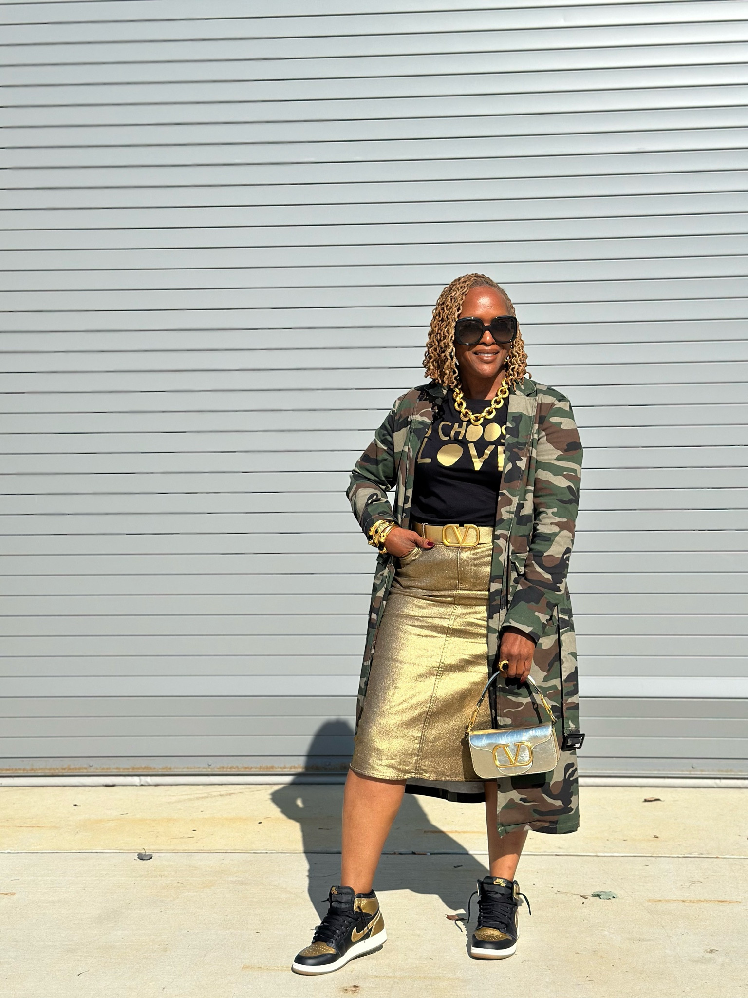 Gold metallic skirt 

#LTKMidsize #LTKStyleTip #LTKOver40