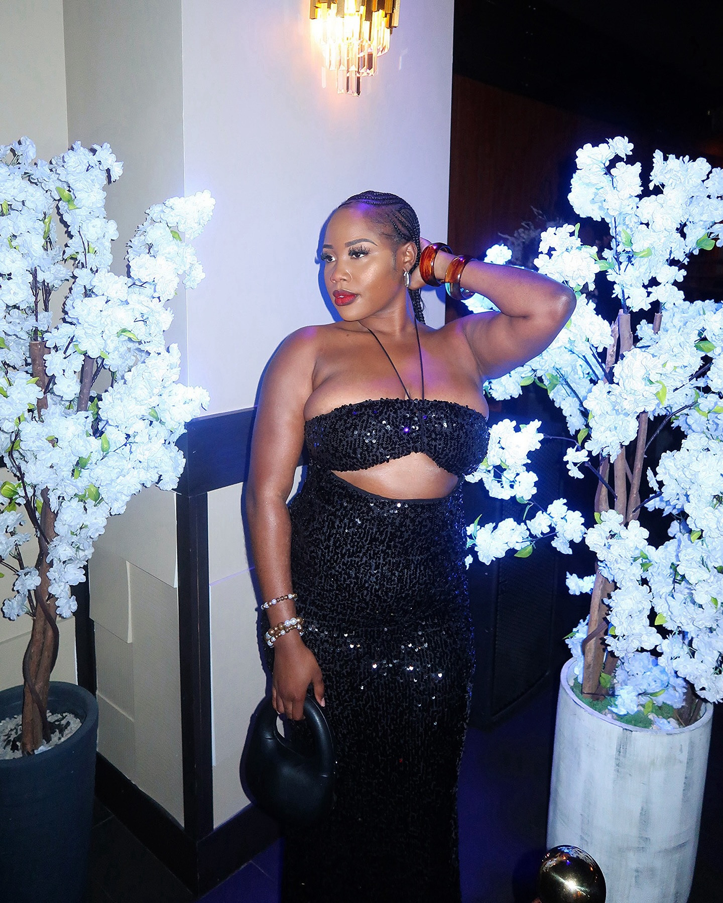 mademoiselle🌹🖤 #stylebyemmanuela 

dress from @whitefoxboutique 🖤✔️

(direct link will be in my ‘outfit links’ IG story highlight babes ✨)
.
.
.
#torontoblogger #torontofashionblogger #whitefoxbabe #whitefoxboutique #blackdress #sequindress #sequindresses

#LTKstyletip #LTKcanada #LTKsale