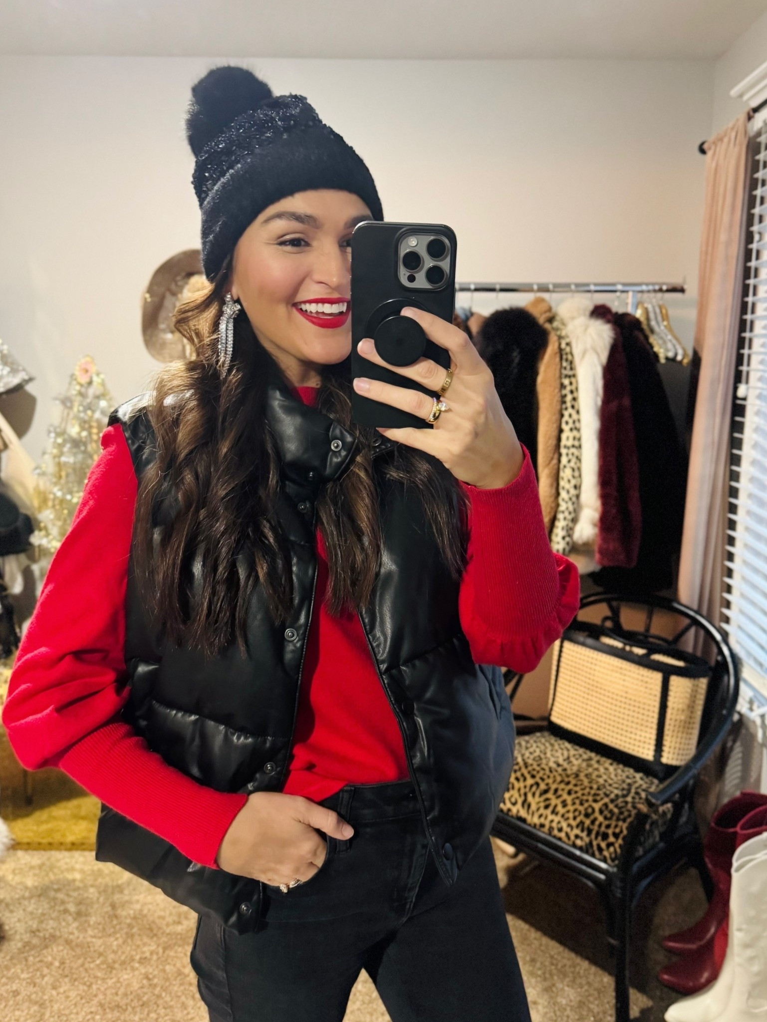 My fav red lip combo 💋💄
Mac Ruby Woo lip liner + Stila Beso Liquid Lipstick


Sequin beanie, holiday earrings, leather vest

#LTKSaleAlert #LTKBeauty #LTKHoliday
