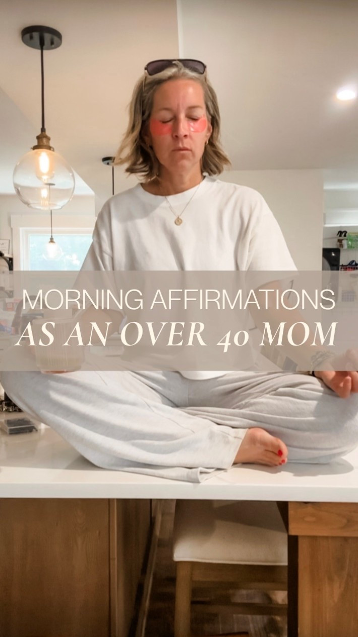Medium in the comfies! Tackle this day betches!!!!

#LTKootd #LTKdayinmylife #LTKmomlife