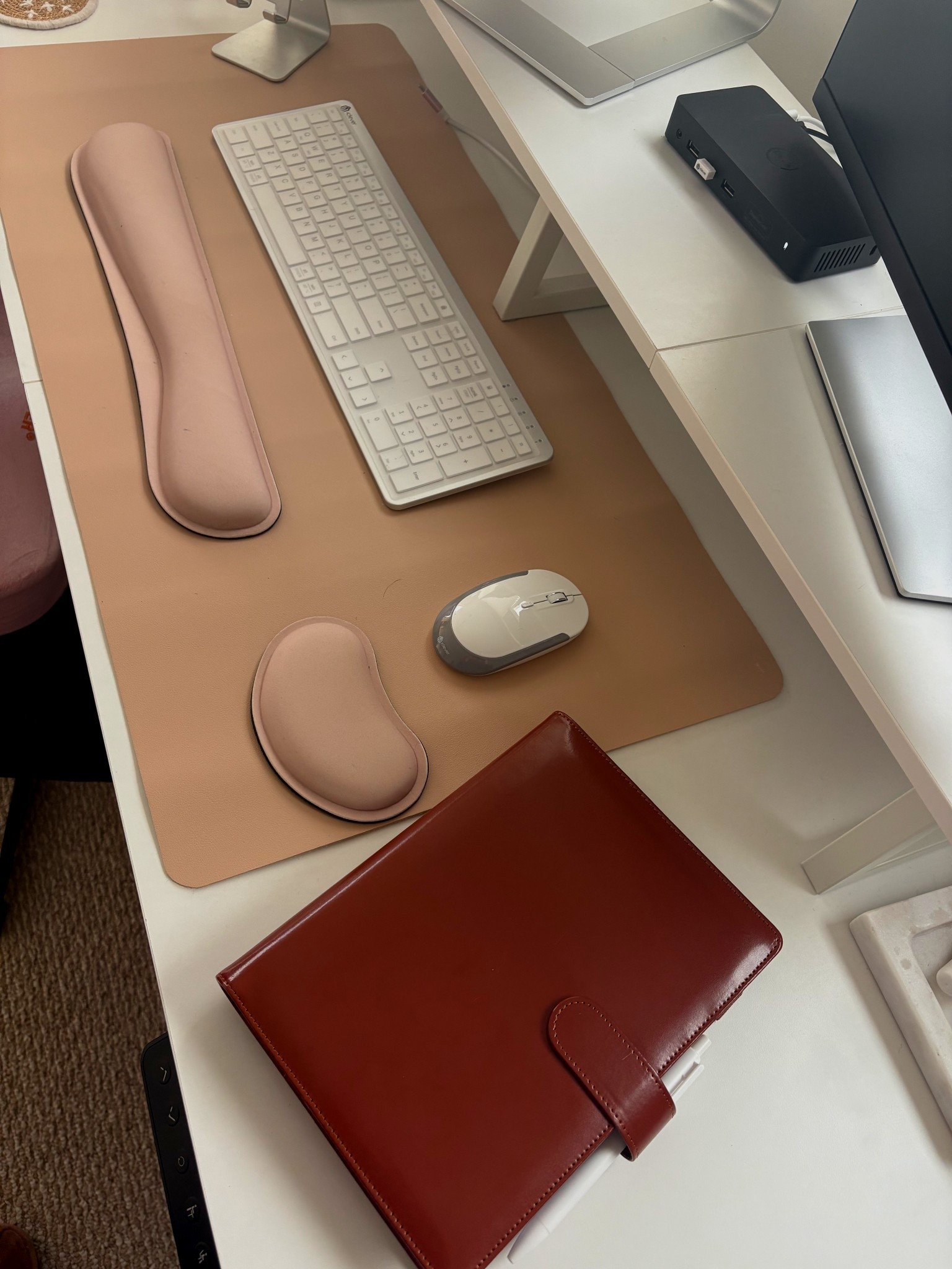 WFH desk 

#LTKGiftGuide #LTKdayinmylife #LTKHome