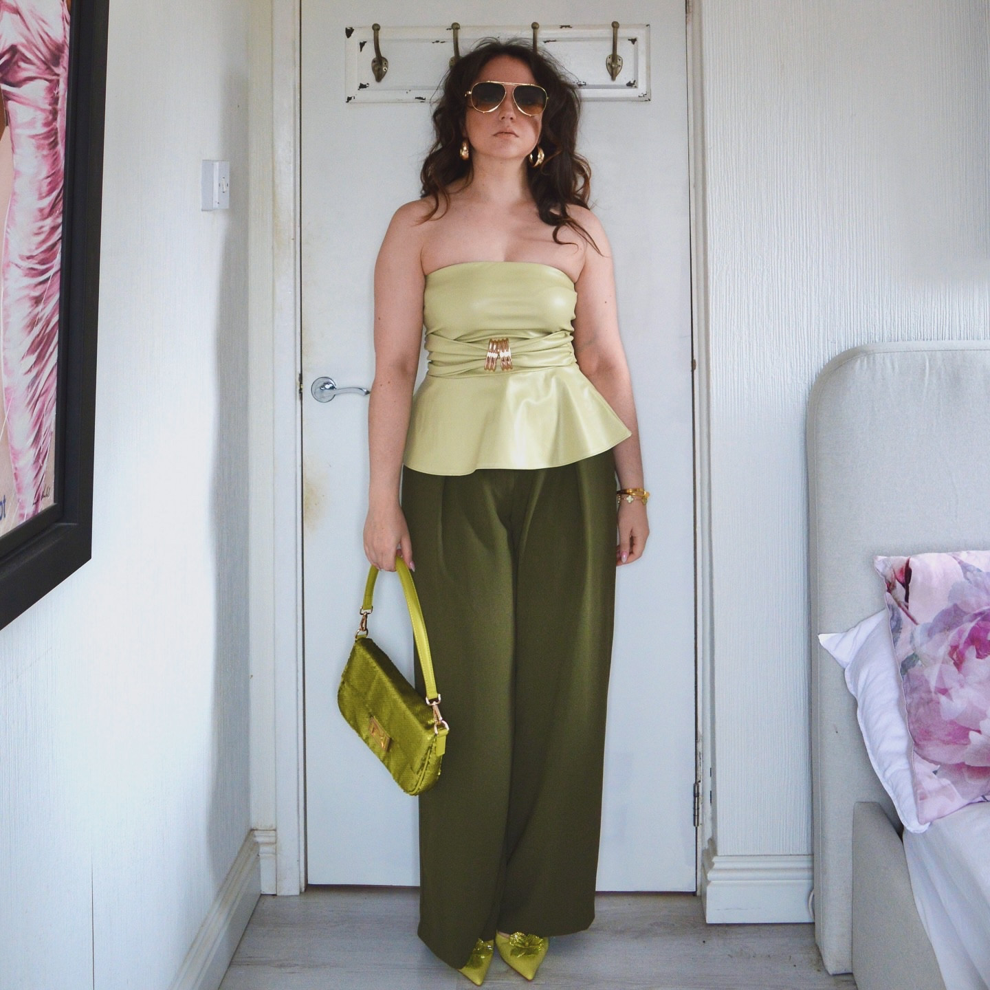 Soraya’s Style Edits🍸🫒 

Pistachio isn’t just trending in Dubai’s chocolate boxes — it’s officially a fashion flavour. This look plays with texture and tone: high-shine satin, sequinned sparkle, and deep olive tailoring for a luxe take on green. Who knew pistachio could look this glamorous?

Which shade would you wear — gelato, olive or both? 
.
#SorayasStyleEdits #PistachioTrend #MonochromeMoment #GreenIsTheNewNeutral #StyleWithIntent #SatinSeason #QuietLuxuryLook #ColourStory #StatementStyle #ChicInColour #TexturePlay #ModernGlamour #StyledBySoraya