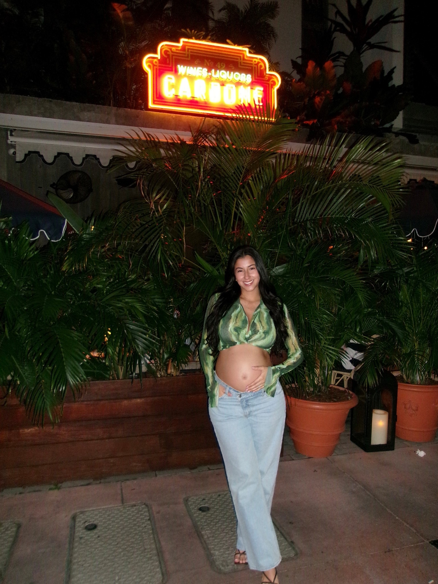 these are the exact jeans, the ones that have the cross over button. I’m wearing a 28 Short/ 6 Short 