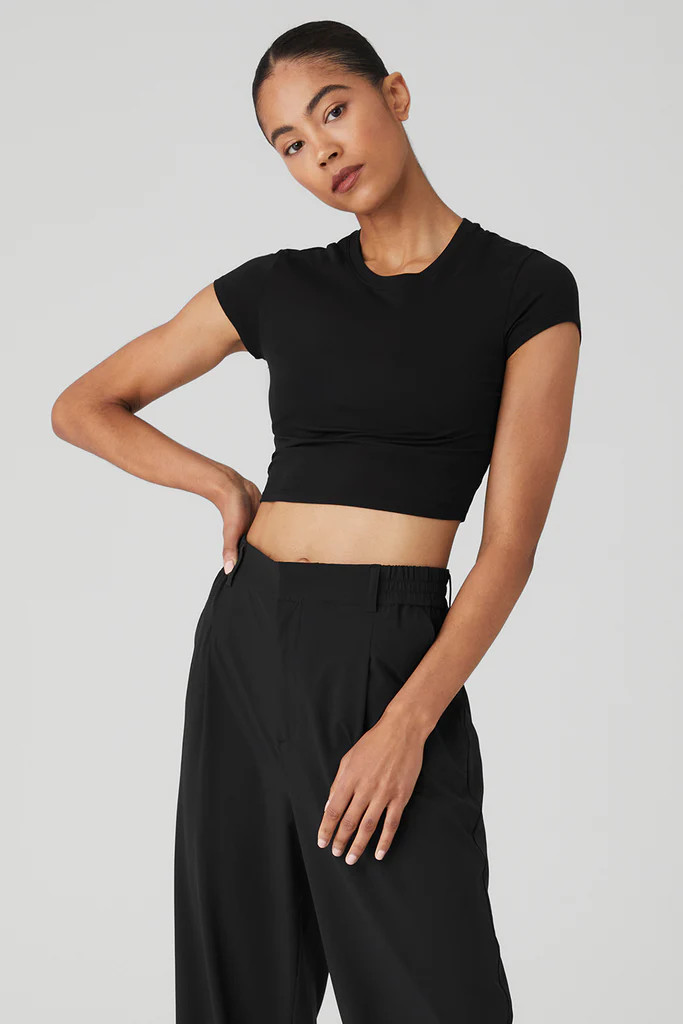 Alosoft Crop Finesse Short Sleeve - Black | Alo Yoga (US)