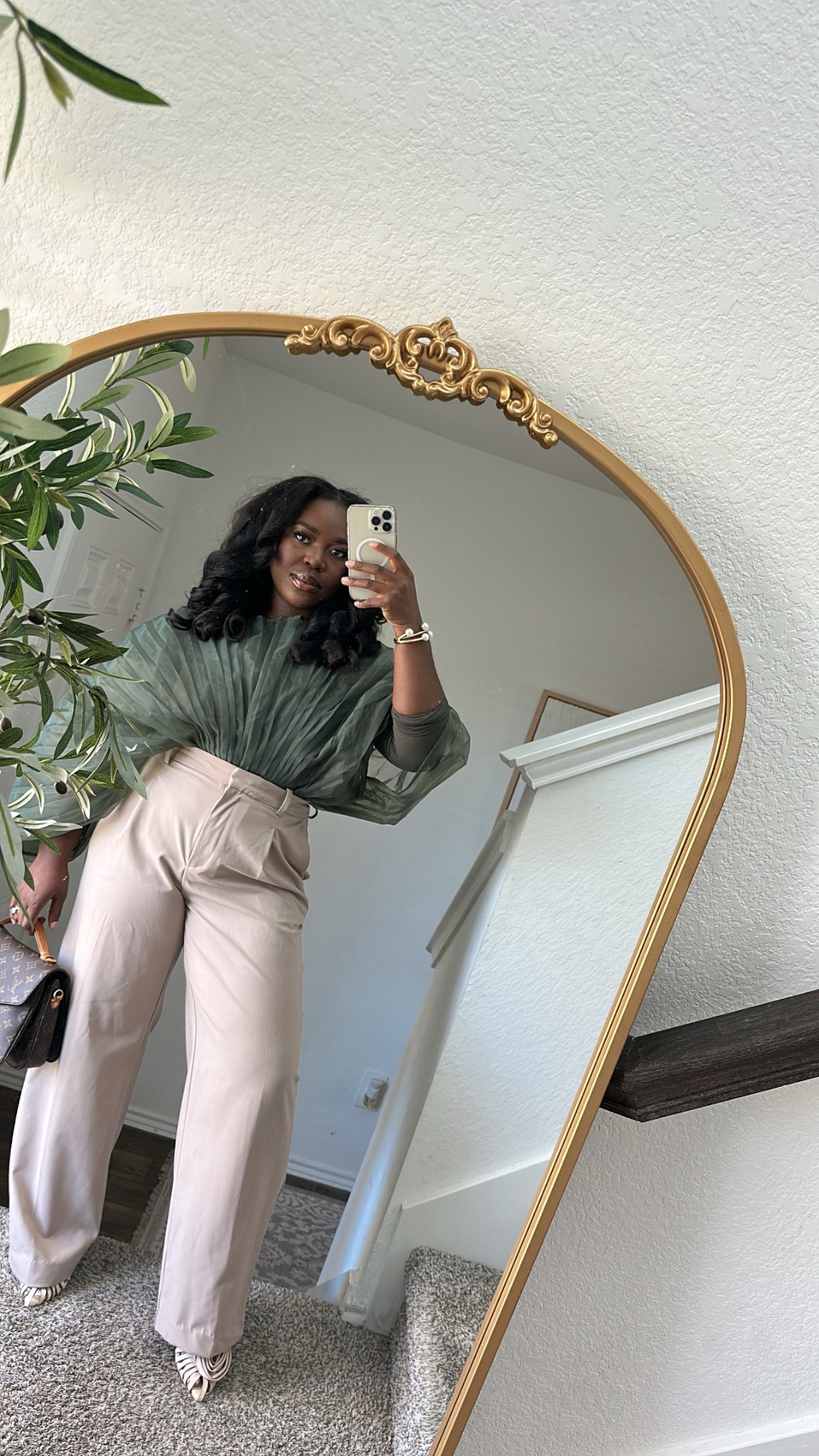 This outfit screams boss babe but on a budget!!! Too is from SHEIN and bottoms from H&M



#LTKootd #LTKgrwm #LTKPetite