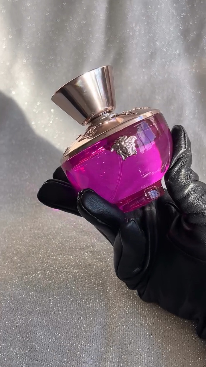 ✨ The scent that completes the fantasy. Shop with @sephora 💄

#versacefragrances #versaceerosedt #versacebrightcrystaledt #versacedylanpurpleedt #versaceerosflameedt #ad @sephora