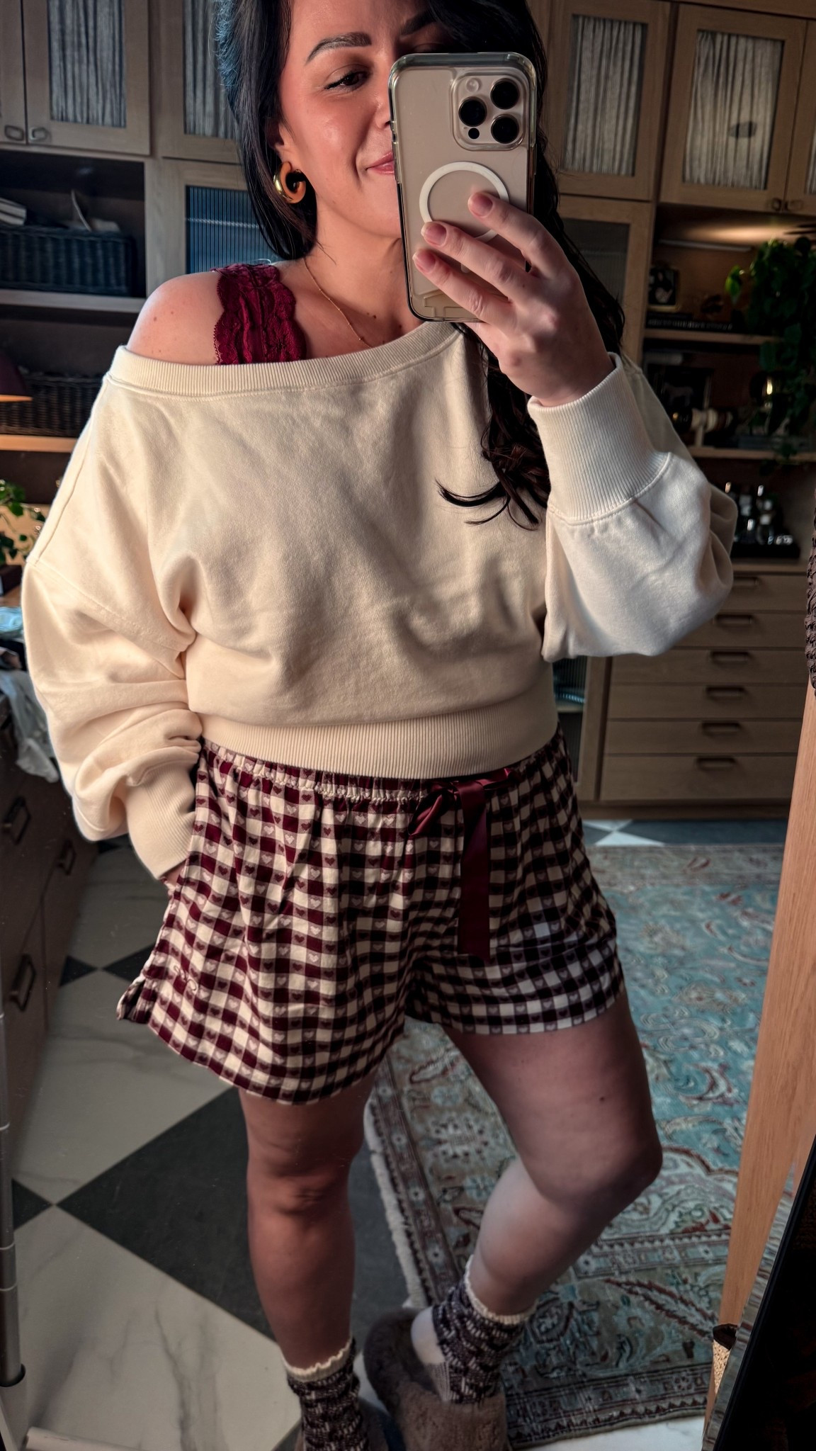 The coziest little lounge outfit for the season! Love the mix of soft cream and holiday plaid❤️

#LTKHoliday #LTKSeasonal #LTKMidsize