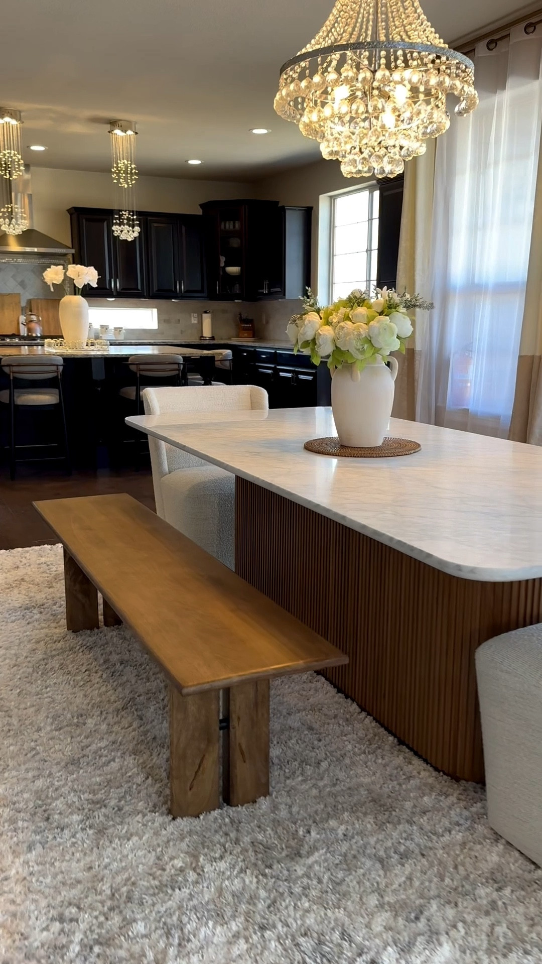 Luxury Look…without the luxury price tag 🤍
Mixing high-end staples with budget-friendly finds is the secret to and effortlessly Elevated Look

