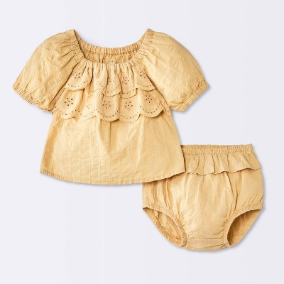 Baby Girls' 2pc Eyelet Seersucker Top and Bloomer Set - Cloud Island™ Yellow 12M | Target