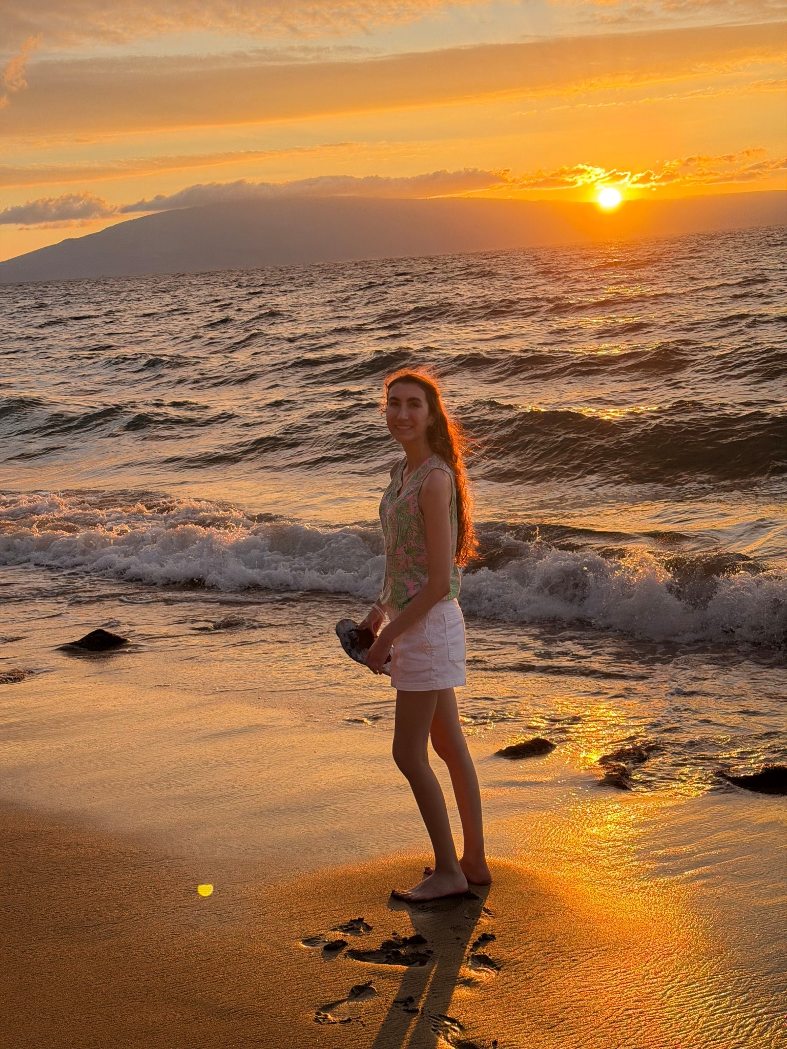 Top: Lilly Pulitzer 
Shorts: J.Crew Factory
Shoes: Tory Burch (sold out, linked similar)

@lillypulitzer @jcrewfactory @toryburch Hawaii Beach Vacation Winter Holiday Break 

#LTKTravel #LTKTall #LTKHoliday