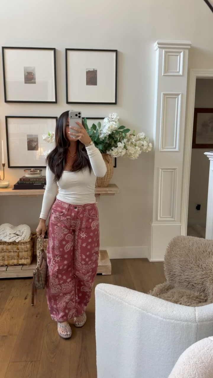 How fun are these pants?! Perfect for spring girls night 🌸🤍

#LTKootd #LTKdayinmylife #LTKgrwm