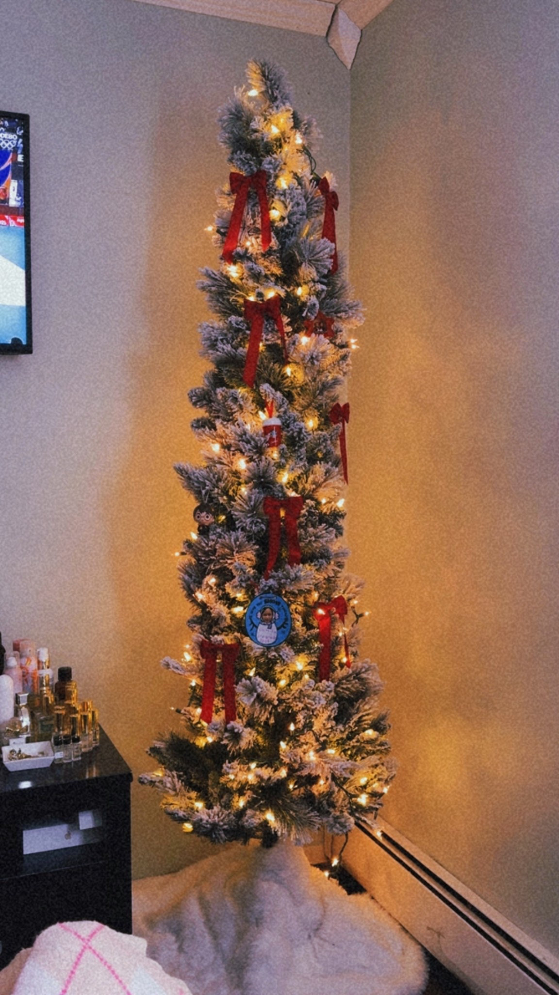 
Christmas tree with red bows  in my bedroom 


Christmas Decor, holiday decor, home decor, 

#LTKHoliday #LTKHome