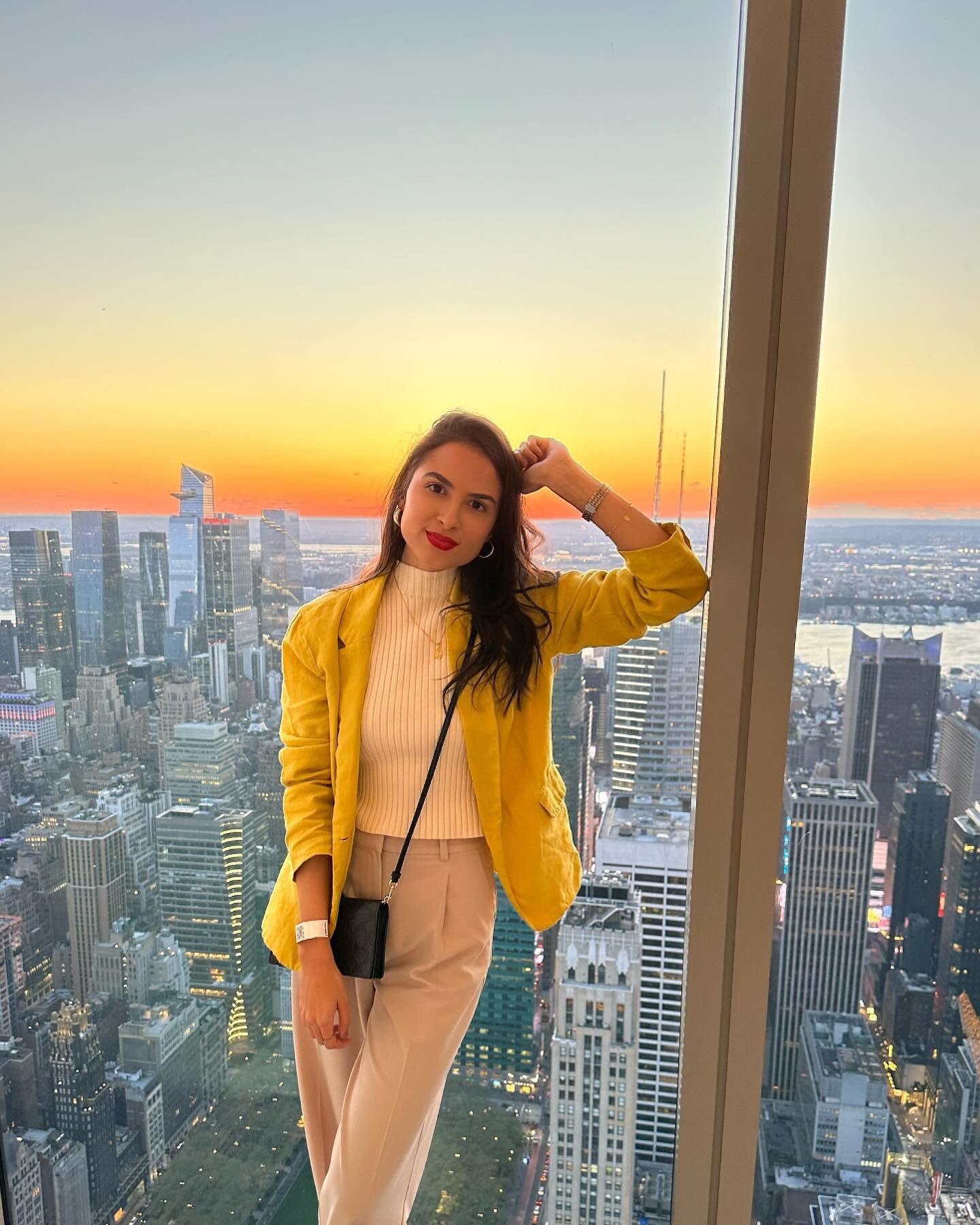 Sunset ☀️ - A vista mais linda de NY com esse pôr do sol maravilhoso… que presente de Deus 🙏🏼🥹❤️ #nyc #summit #sunset