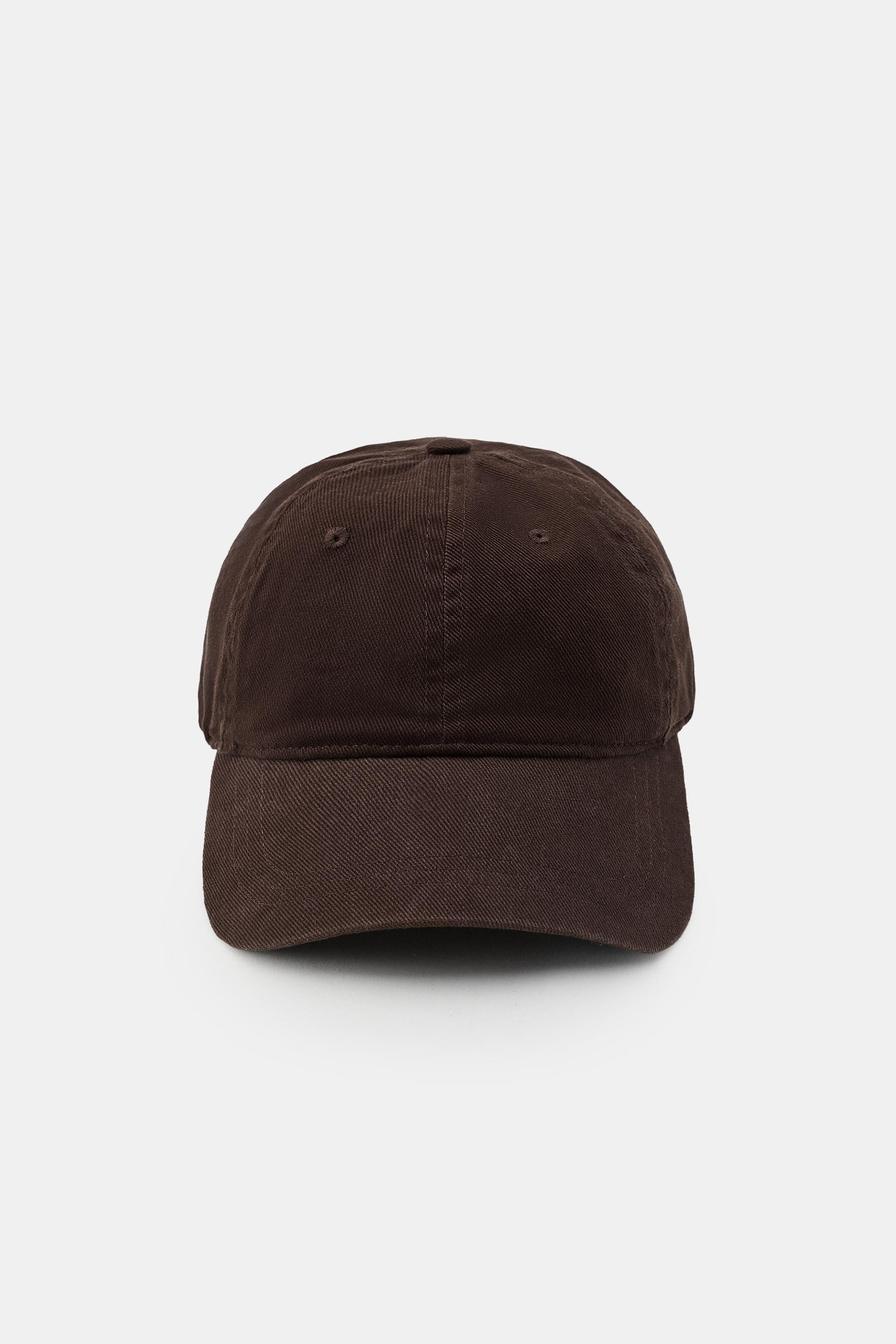 Cap with main fabric made of 100% cotton yarn. Washed effect fabric. Adjustable at the back. | Zara US