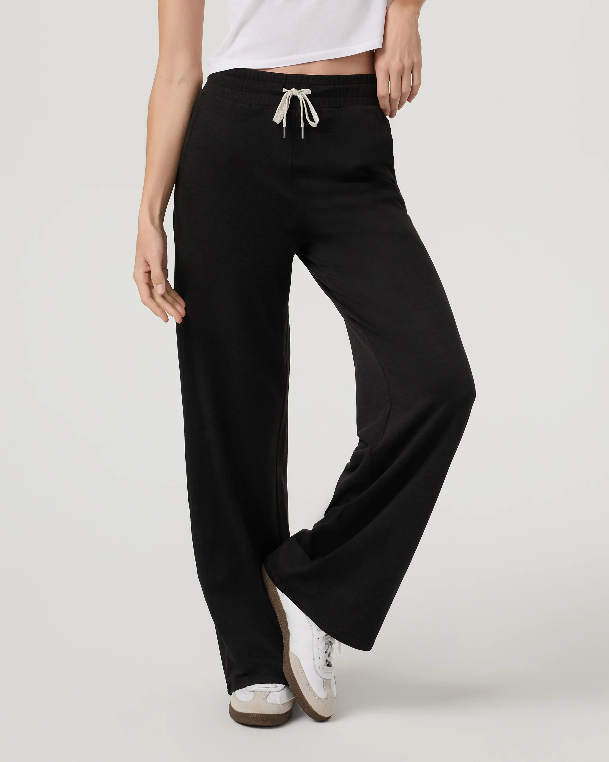 Halo Essential Wideleg Pant - Short | Vuori Clothing (US & Canada)