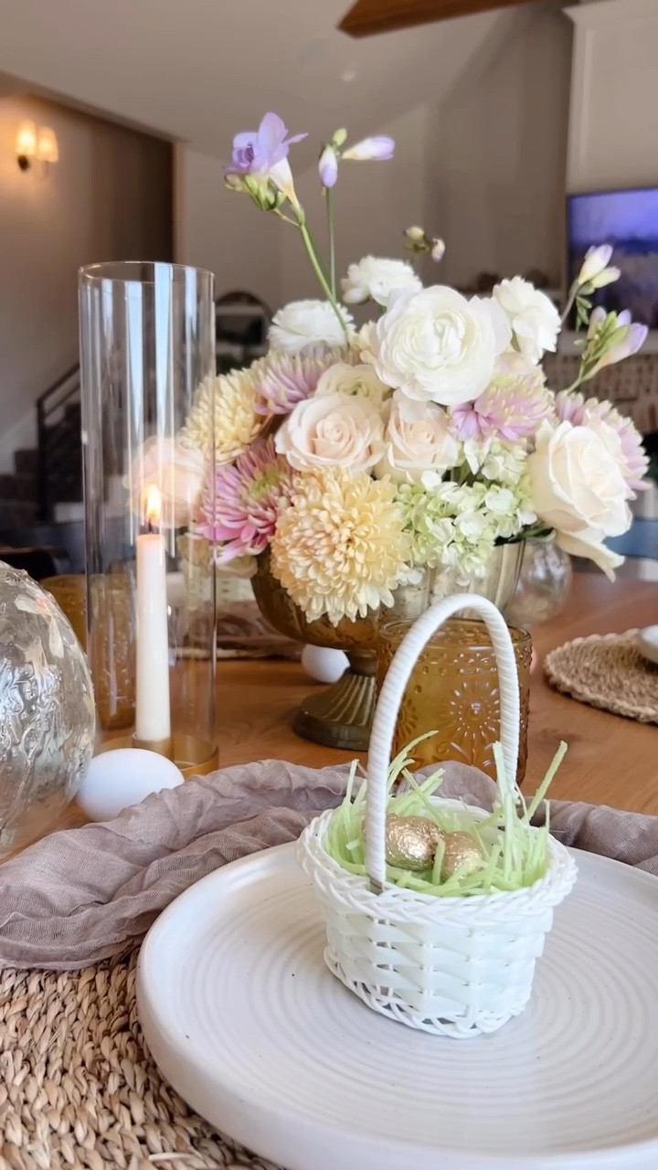 Easter decor table #easterdecor #easter2025 #easterhome #eastedecorating 

#LTKSeasonal #LTKSpringSale #LTKHome