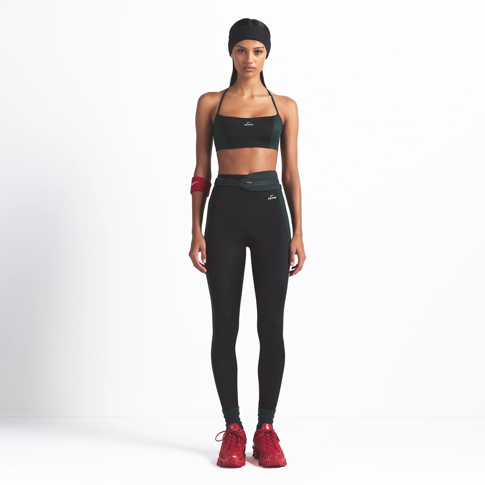 SKIMS Drawcord Stirrup 26"" Legging | Green | XS | NikeSKIMS Shine | SKIMS (US)
