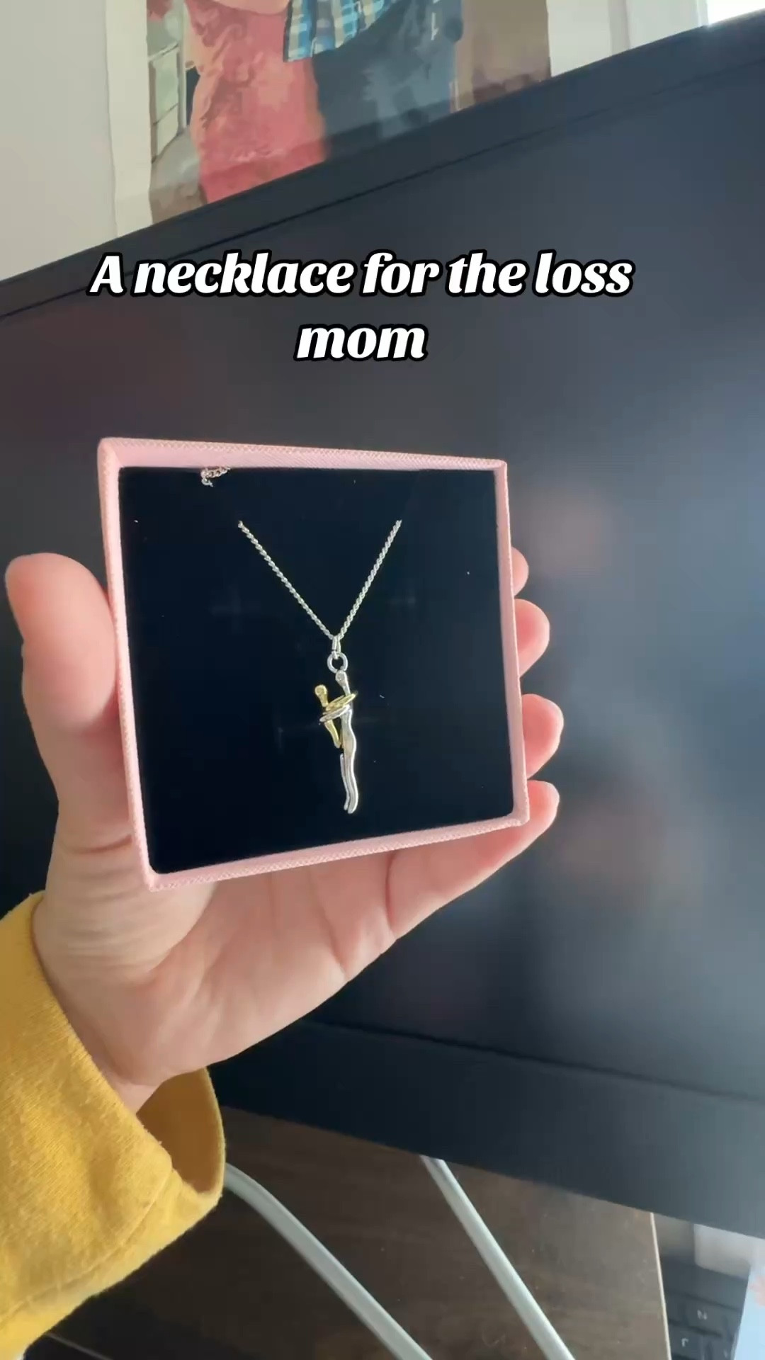 I got this necklace for a dear friend of mine who lost her 2nd baby while we were pregnant together with both of our 2nd. ❤️