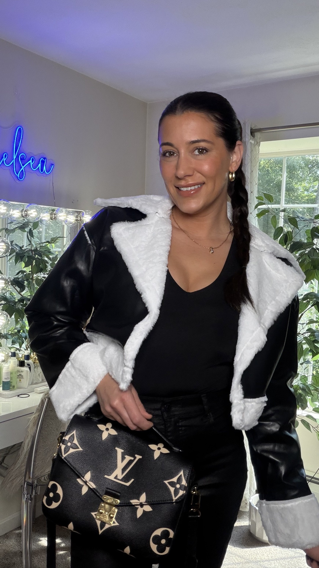 Cozy shearling season is officially here! 🖤❄️ 

Loving this black leather shearling-lined jacket from WDIRARA paired with fitted leather pants, crystal-embellished boots, and a structured handbag.

#WDIRARA #ShearlingJacket #LeatherPants #ChunkyBoots