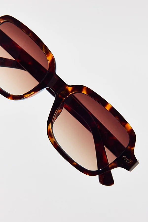 Leslie Square Sunglasses in Brown, Women's at Urban Outfitters | Urban Outfitters (US and RoW)
