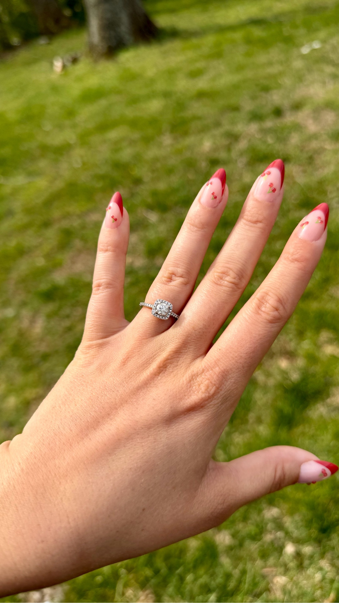A moment for the nails 🍒❤️💅🏼 these are my dream press on nails for spring omg 