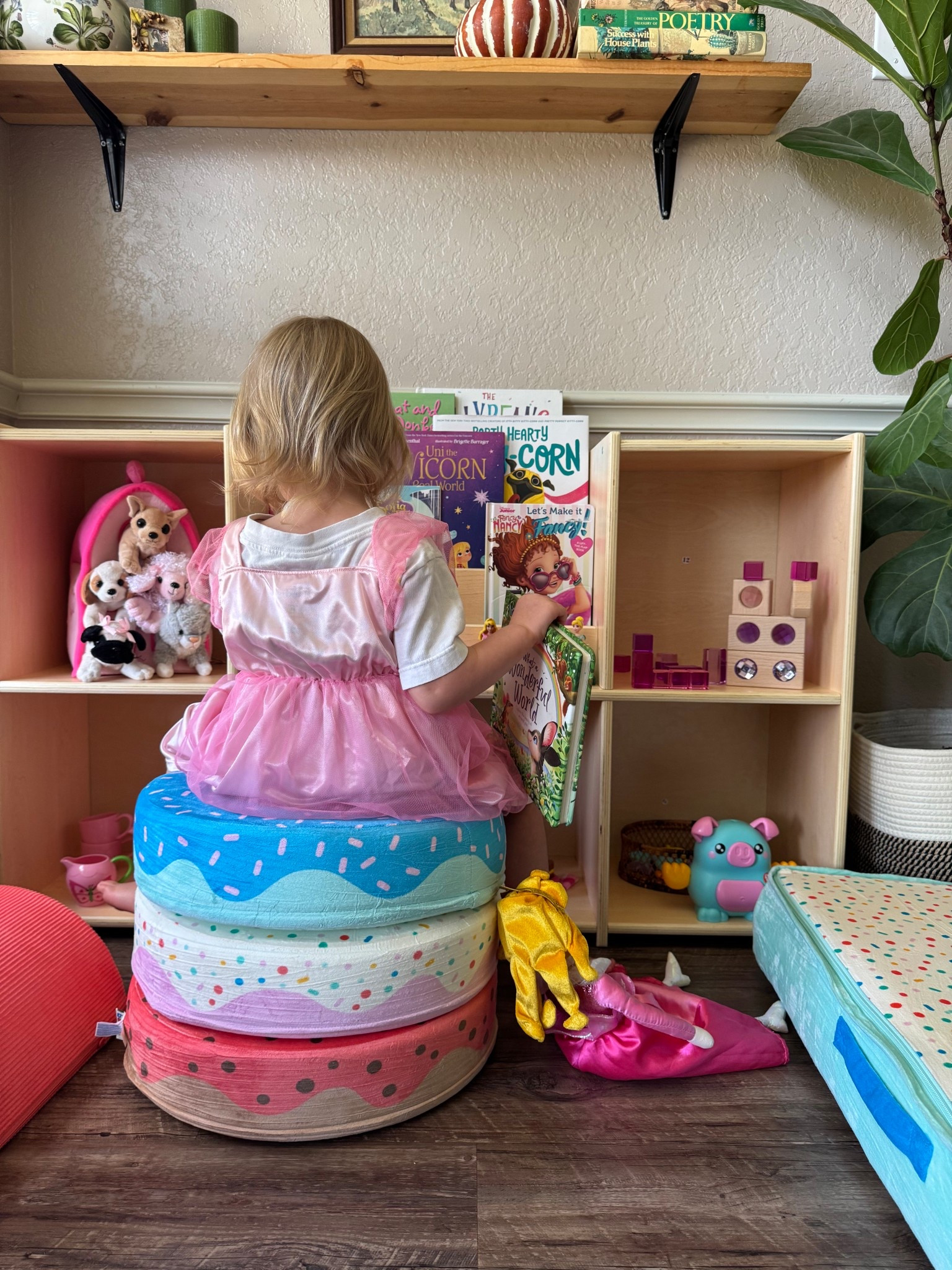 These stacking donuts from @Battat Toys (found at @Walmart) have been one of our favorite open-ended toys for building fine motor skills and focus. I love watching her problem-solve and play in her own little world 🍩💕 
#happyholiplay #battattoys #walmartfinds #giftsforkids #christmasshopping 