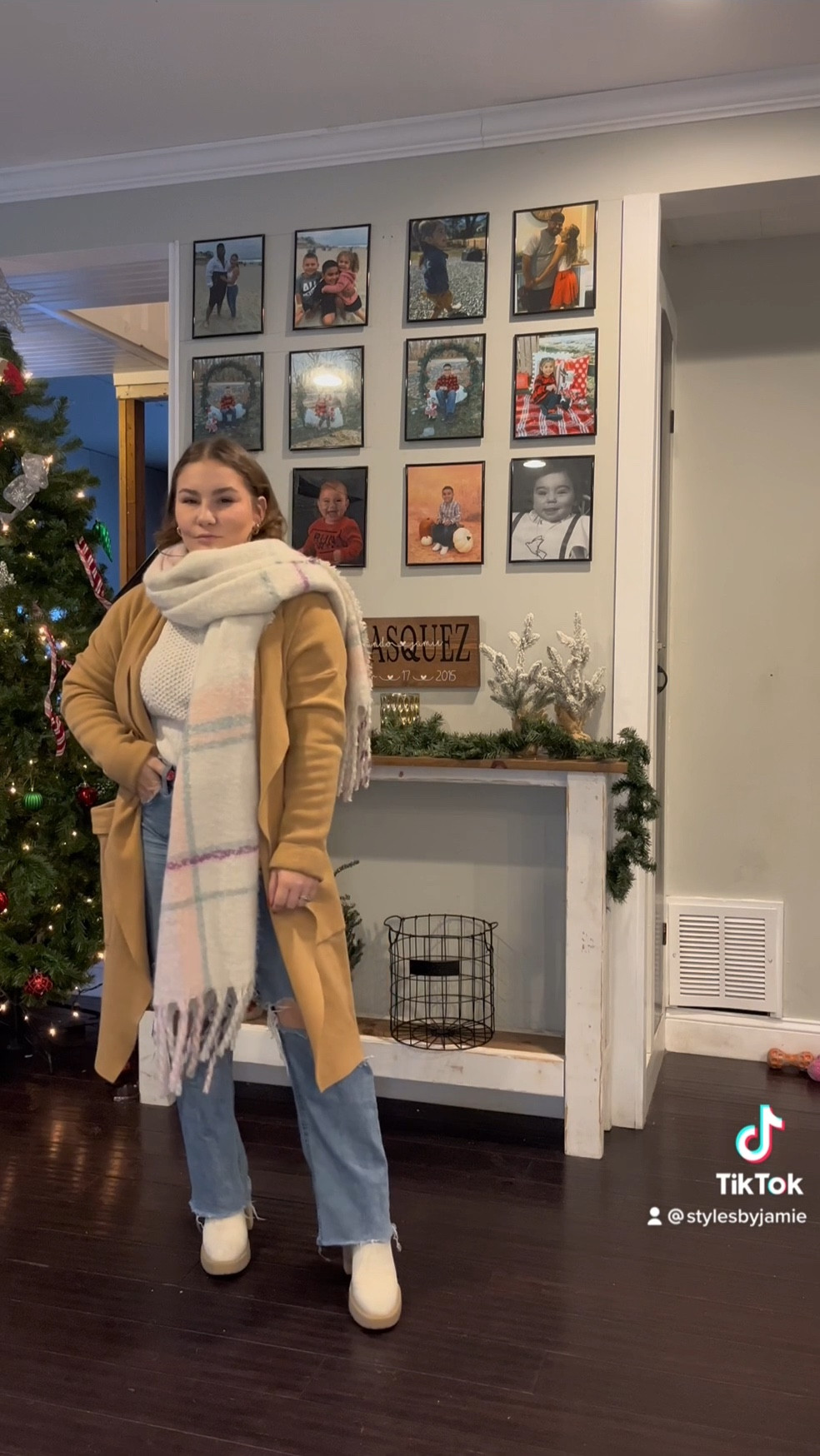 Dolce vita shoes Abercrombie jeans chunky scarf winter outfit winter fashion fashion inspo 

#LTKfit #LTKstyletip #LTKSeasonal