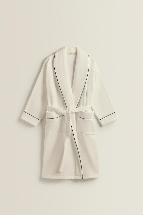 BATHROBE WITH PIPING (400 GXM²) | Zara US