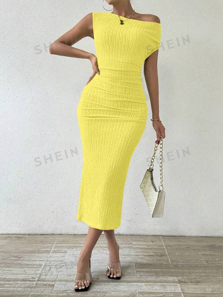 SHEIN Privé Summer Fashion Solid Color Textured Asymmetric Collar Ruched Bodycon Dress | SHEIN