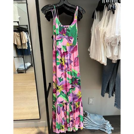 This pretty maxi dress is currently 40% off. Comes in solids too. 

Vacation dress 
Summer dress 

#LTKsalealert #LTKfindsunder100 #LTKstyletip