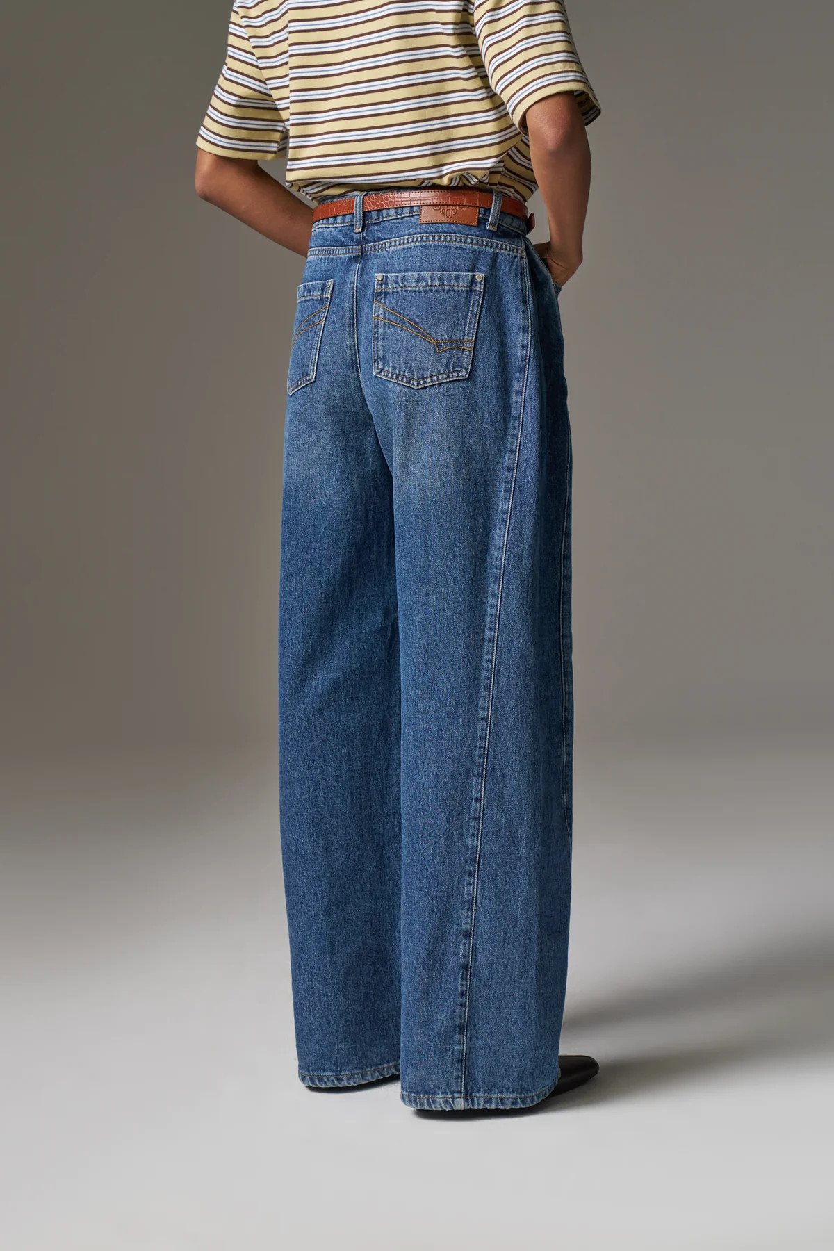 ADJUSTABLE PLEAT DETAIL WIDE LEG JEANS - VINTAGE BLUE WASH | The Couture Club