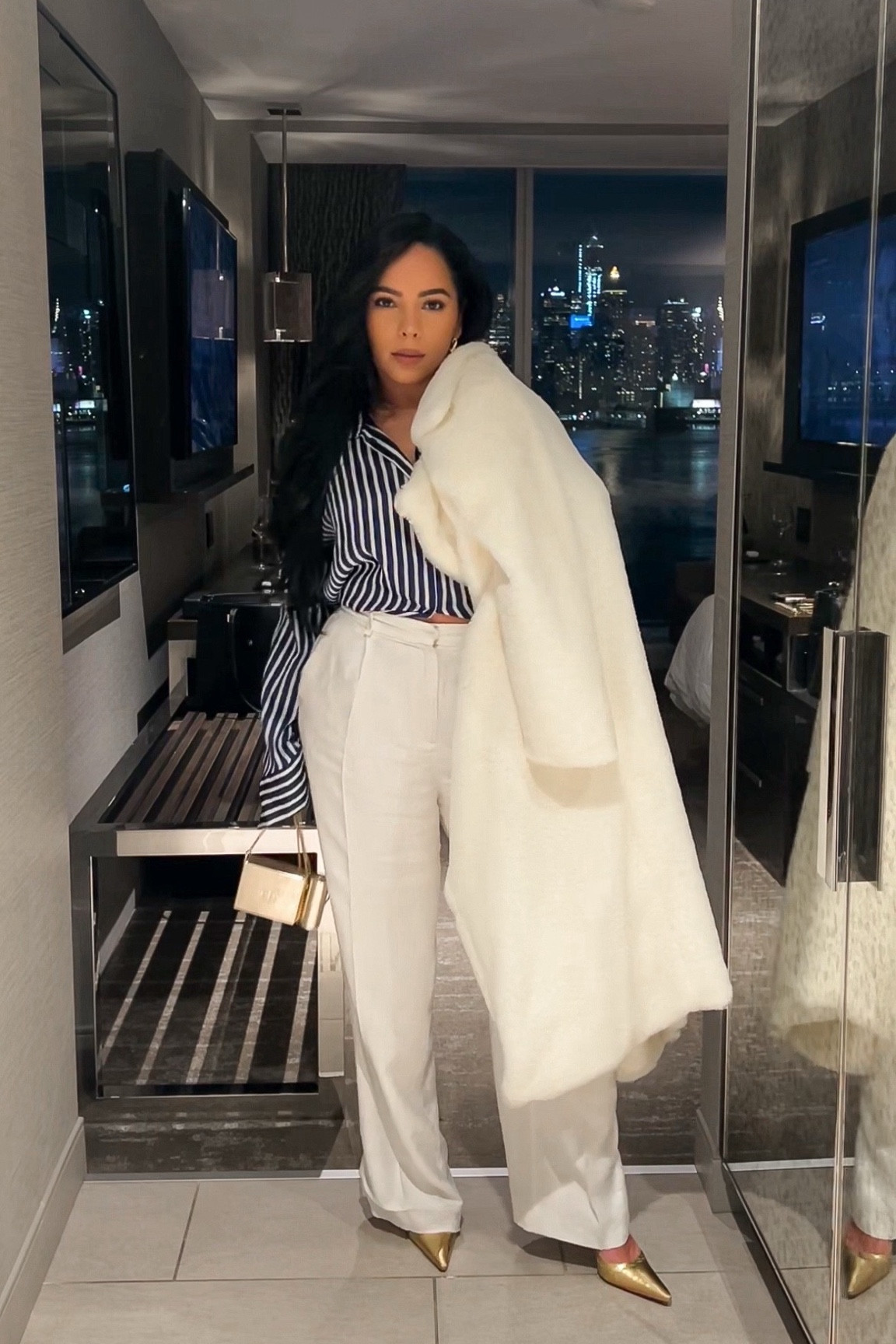Simple outfit styled with a Faux Fur Coat 🤍