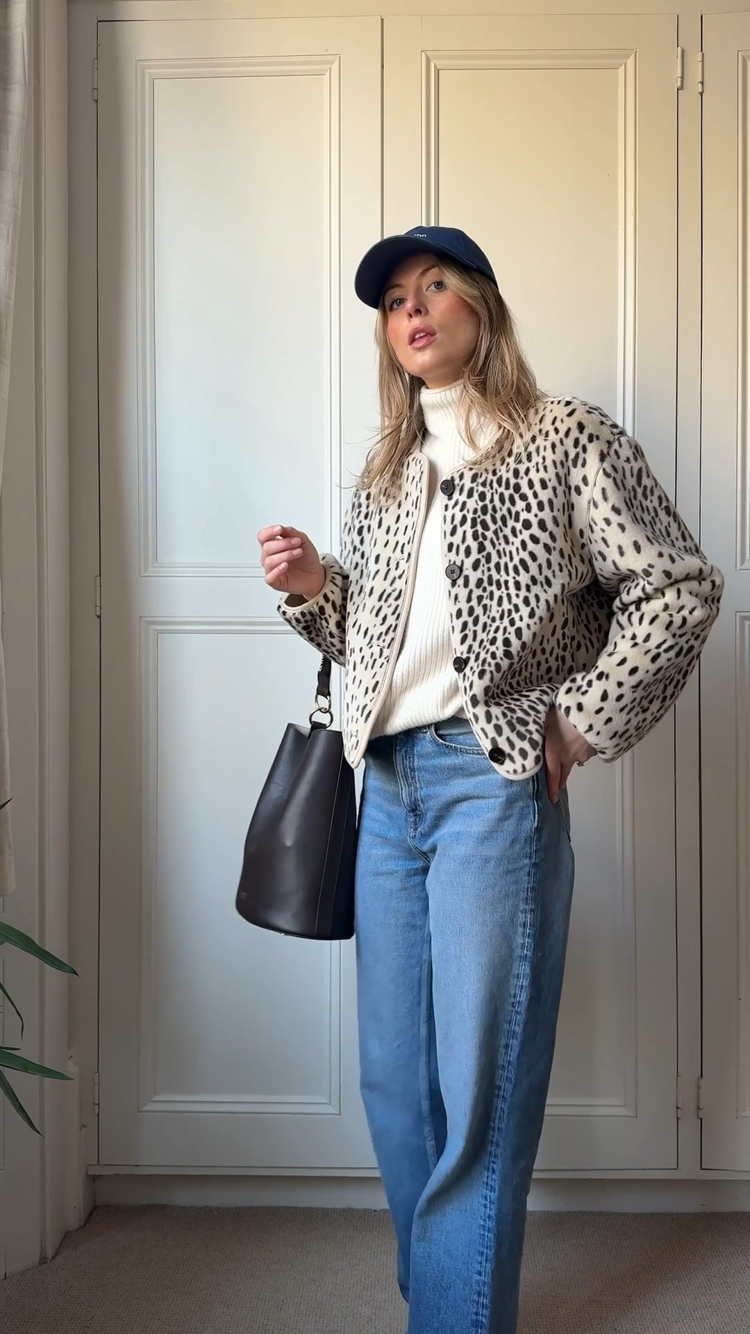 Winter layering for the weekend 👖🐆🧢

M&S, animal print jacket, mittens, 90’s straight jeans, blue jeans, funnel neck, roll neck, knitwear, cashmere jumper, cap, brown boots, kitten heel, cos, mint velvet 

#LTKuk #LTKwinter #LTKjeans