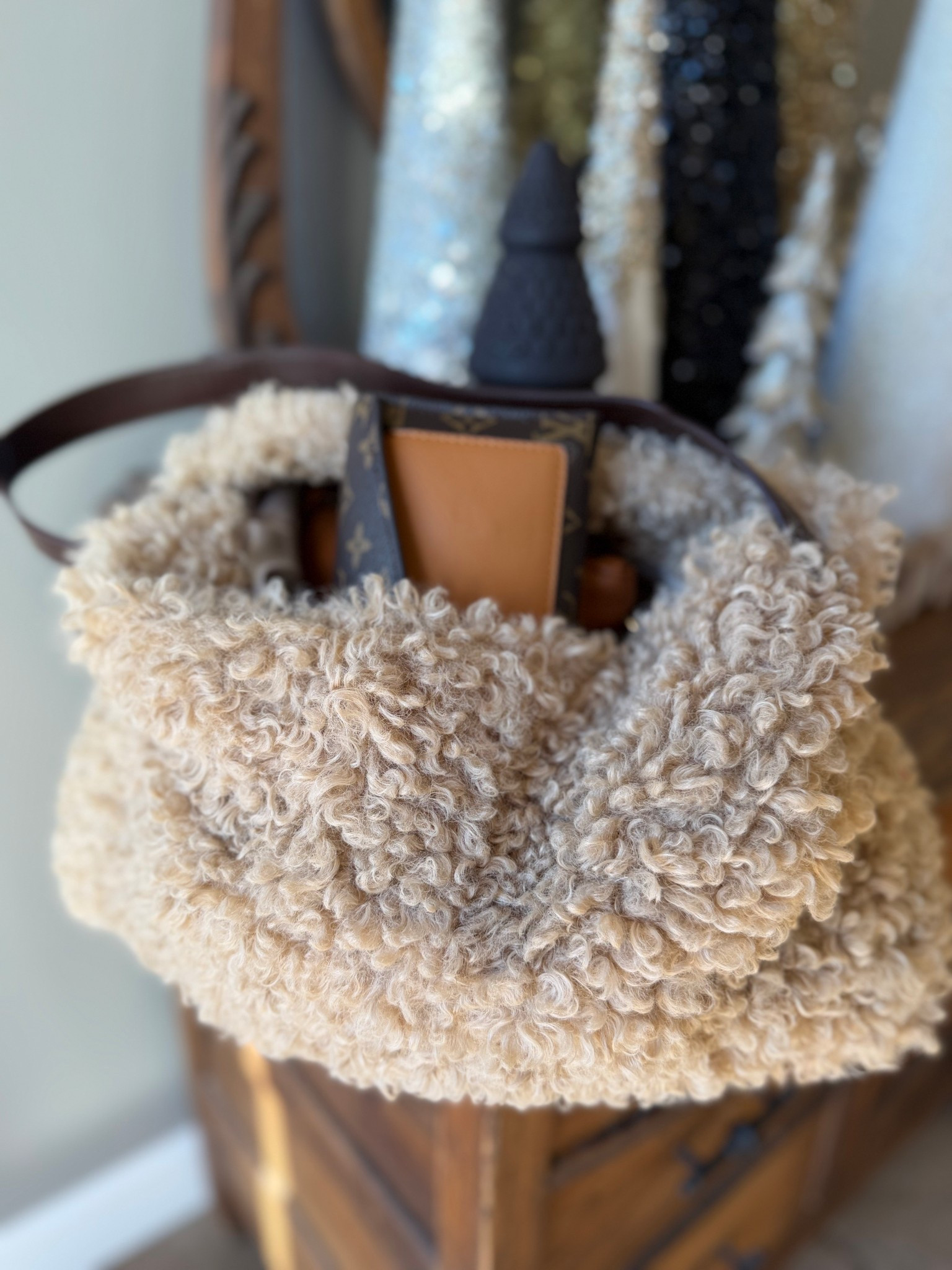 Darling Statement Handbag 

#LTKmomlife #LTKdayinmylife #LTKGiftGuide