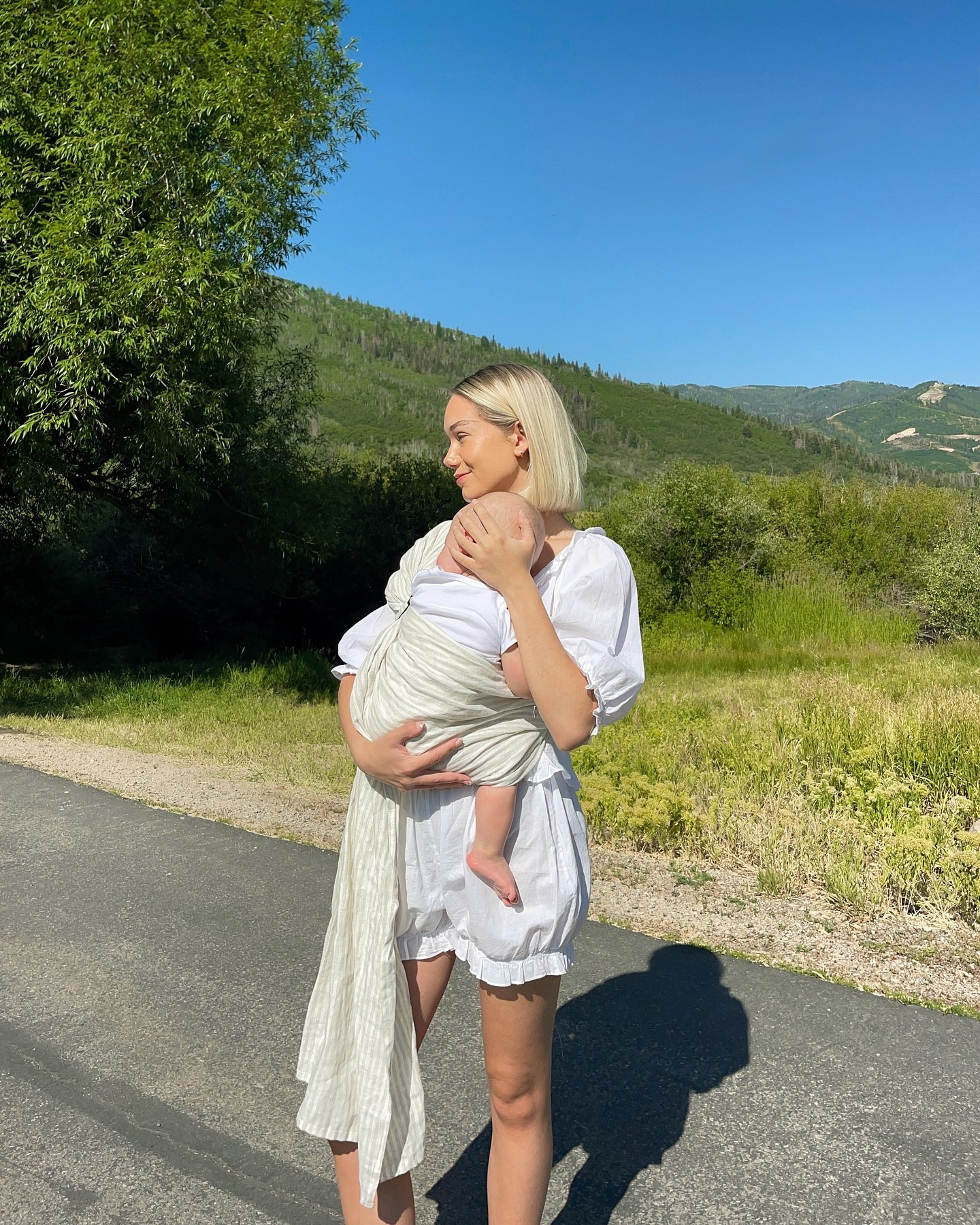 things that make me happy: mountain air + cuddles with my mini 🌼