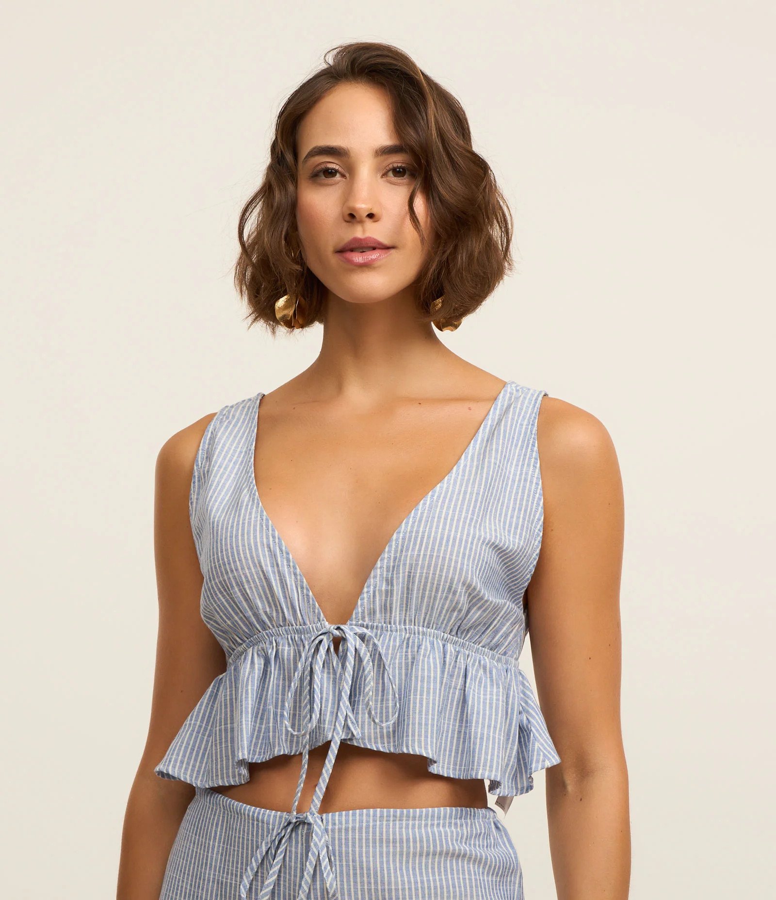Saída de Praia Blusa Cropped em Tricoline Listrado com Amarração Azul - Lojas Renner | Renner (BR)