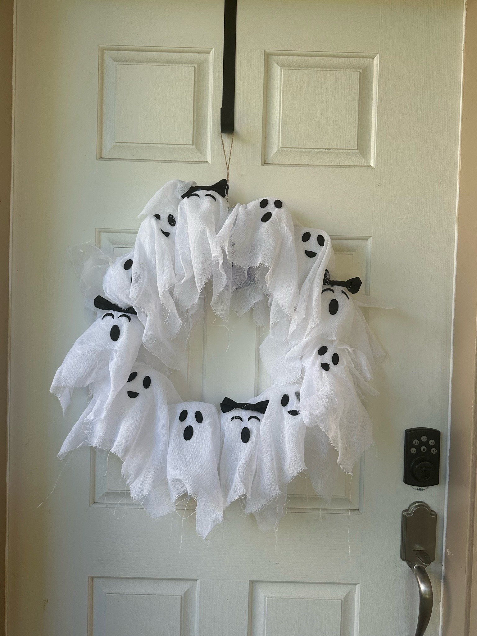 Halloween wreath ~ Halloween light up ghost wreath

#LTKSeasonal #LTKHome #LTKSaleAlert