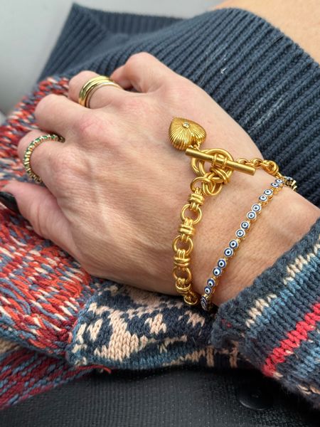 If you’re looking for something for Mother’s Day, this heart bracelet is one of my favorite gifts that I have received.  And it’s just perfect to show your mom how much you love her.

#HeartBracelet #MothersDay #MothersDayGift #GiftGuideForMoms #GoldJewelry

#LTKGiftGuide #LTKSeasonal #LTKstyletip