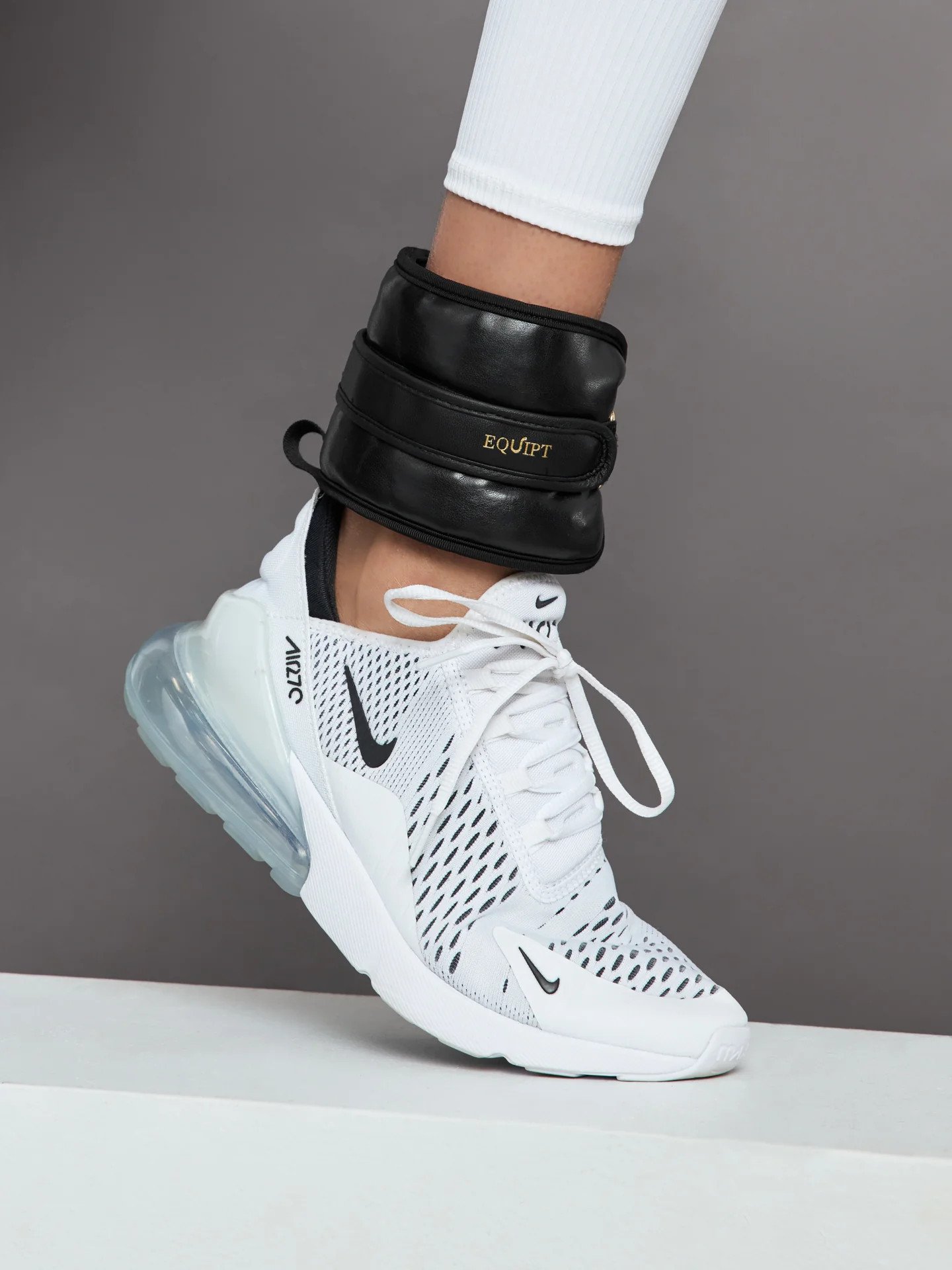 UWrap 1.5lb - Black With Gold Hardware | Carbon38