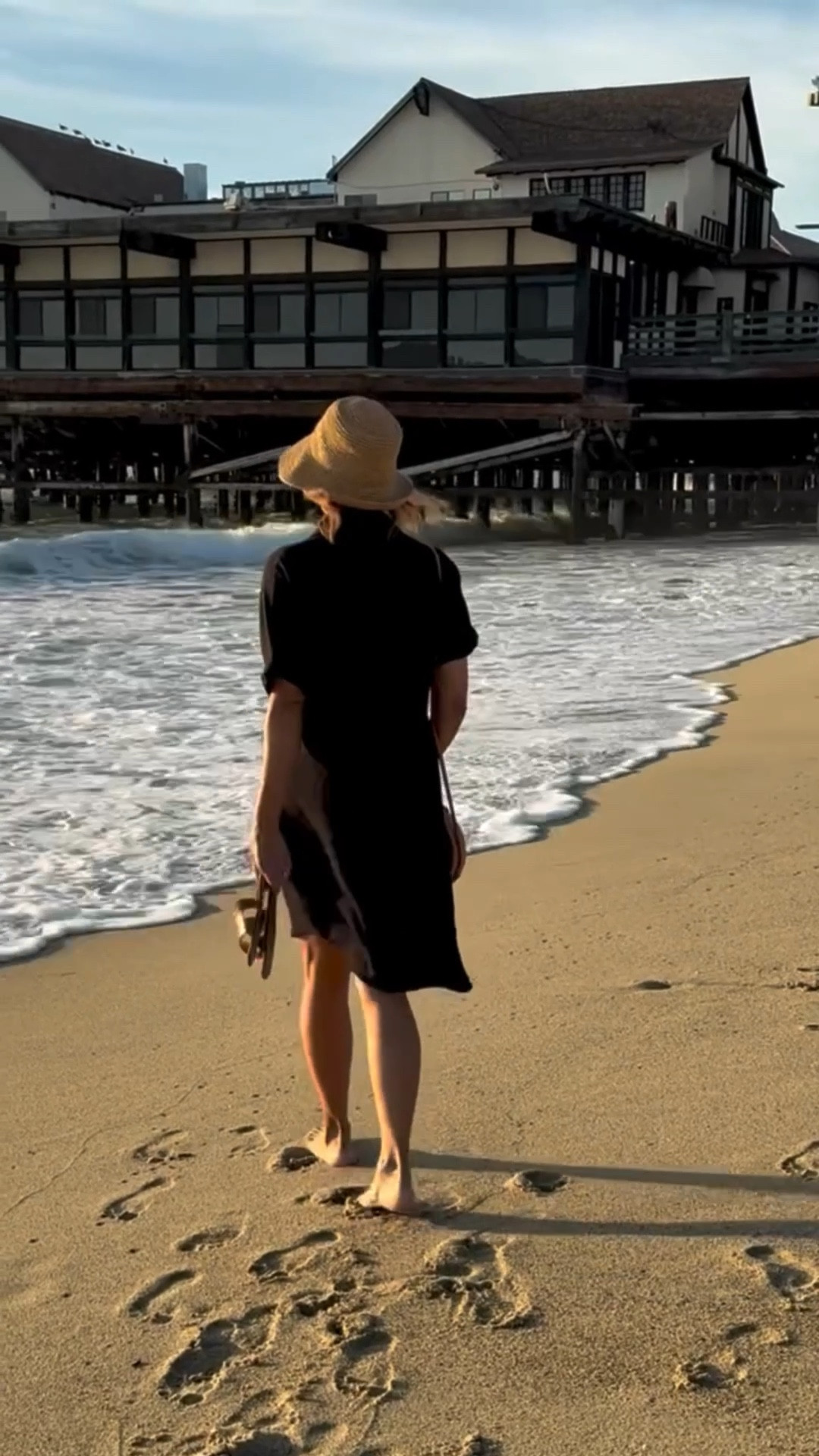 Beach day ready, and loving this button down cover up! It’s an affordable find that comes in other colors too.  It’s super flowy and I do love the pockets, functional buttons and cuff details on the sleeves.



#LTKTravel #LTKOver40 #LTKSeasonal