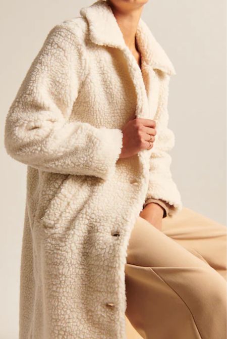 Shearling coat
Sherpa coat 

#LTKHoliday #LTKstyletip #LTKSeasonal