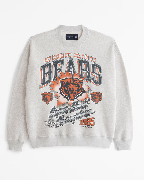 Men's Chicago Bears Graphic Crew Sweatshirt | Men's Tops | Abercrombie.com | Abercrombie & Fitch (US)