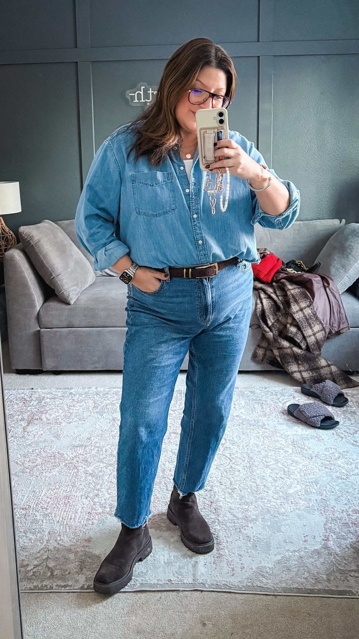 Today’s ootd:
GAP cropped denim shirt (XL)
Madewell belt (XL)
A&F jeans
Sam Edelman boots


#LTKMidsize #LTKOver40 #LTKSaleAlert