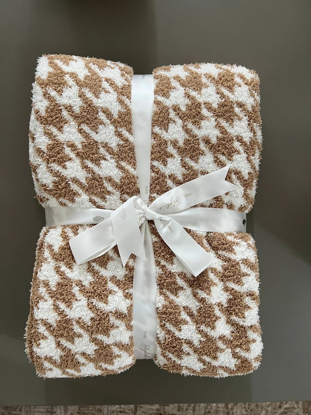 Houndstooth Buttery Blanket-Get Xtra 40% off code through LTK APP | The Styled Collection