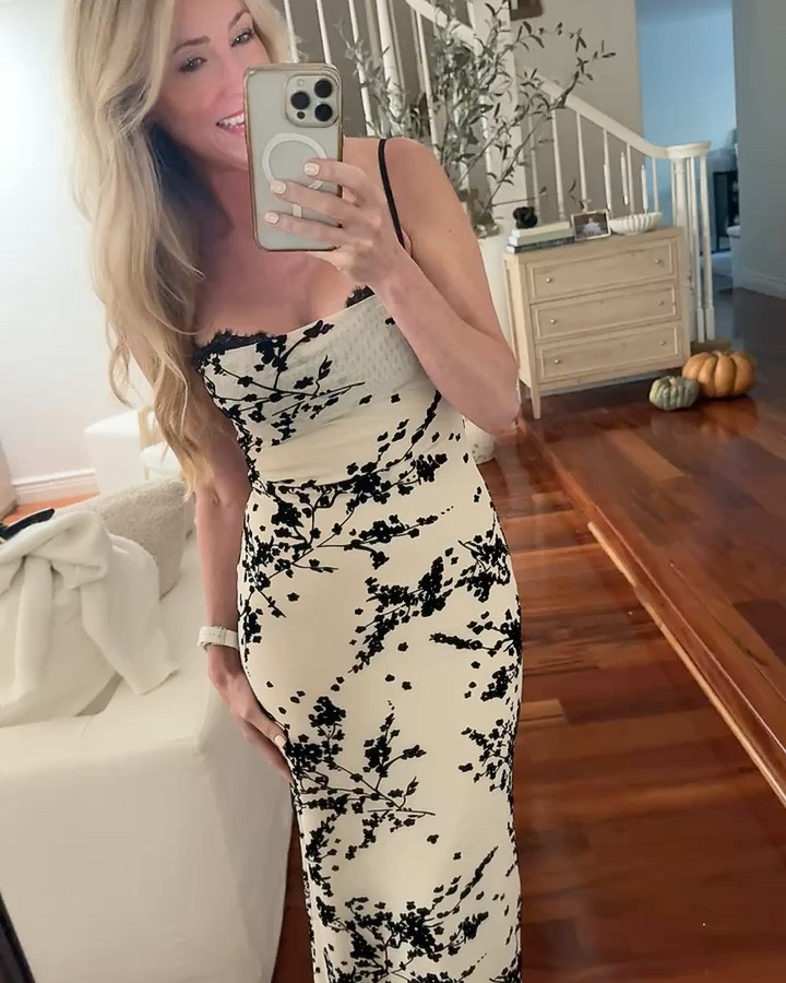 This dress is EVERYTHINGGGGG!!! So perfect for upcoming holiday parties or a date night 😍

#LTKStyleTip #LTKSeasonal