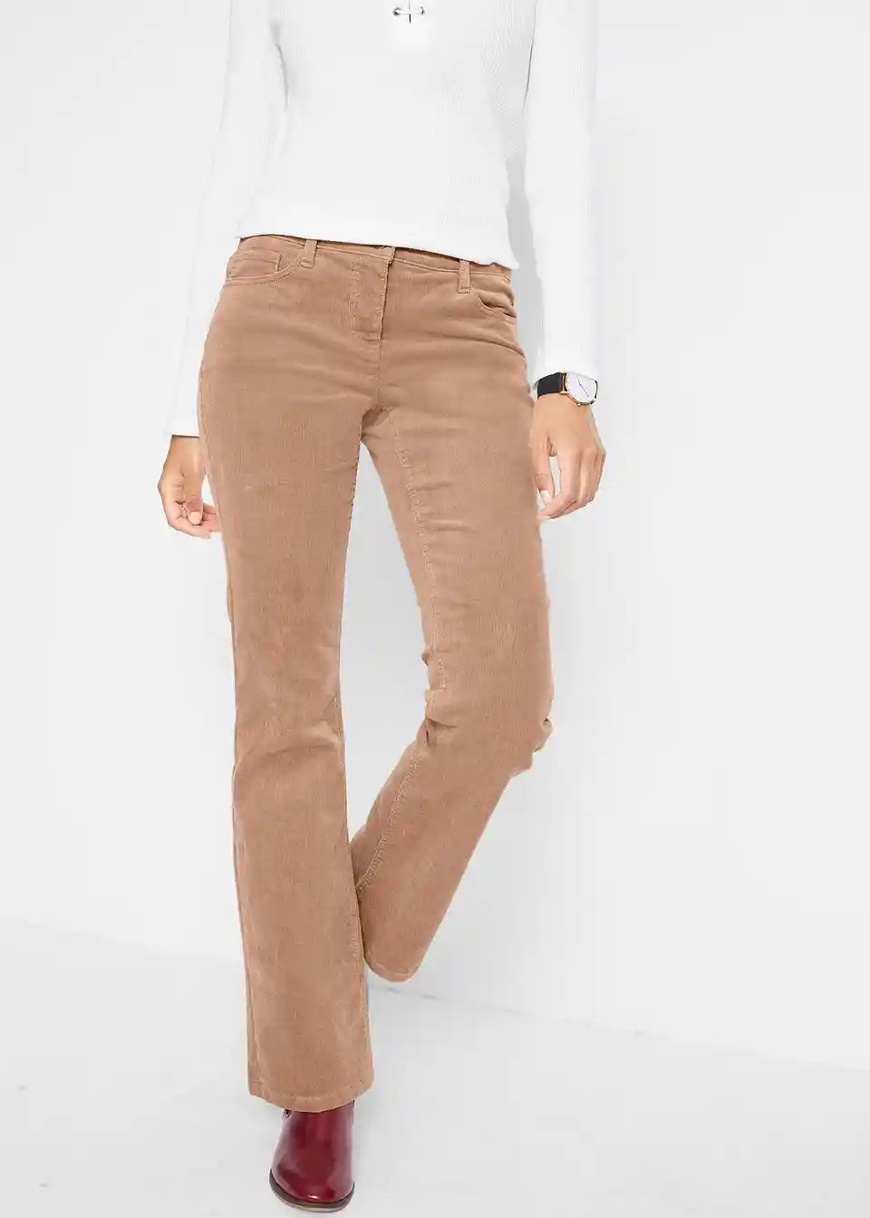 Bootcut-Cordhose aus elastischem Baumwoll-Mix | Bonprix DE