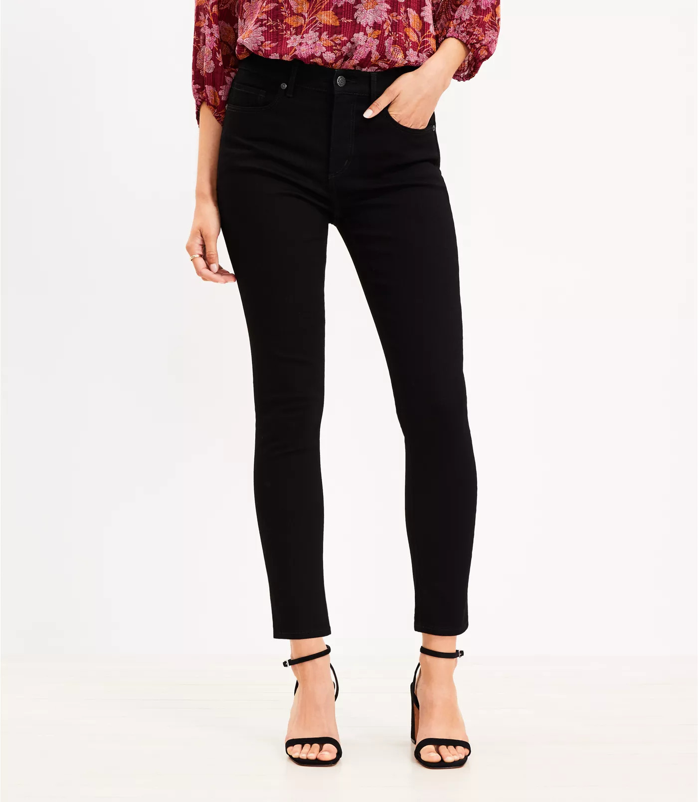 Petite Mid Rise Skinny Jeans in Black | LOFT